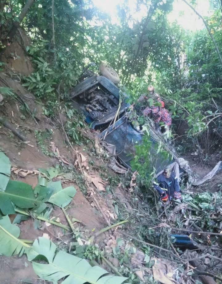খাগড়াছড়িতে নিয়ন্ত্রণ হারিয়ে পাহাড়ের গভীর খাদে জিপ উল্টে চালক নিহত