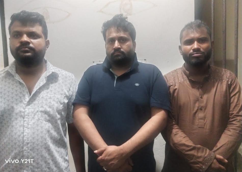 ঝিনাইদহে নিষিদ্ধ ছাত্রলীগের কেন্দ্রীয় সহ-সভাপতি তুহিন রেজাসহ তিনজন গ্রেপ্তার