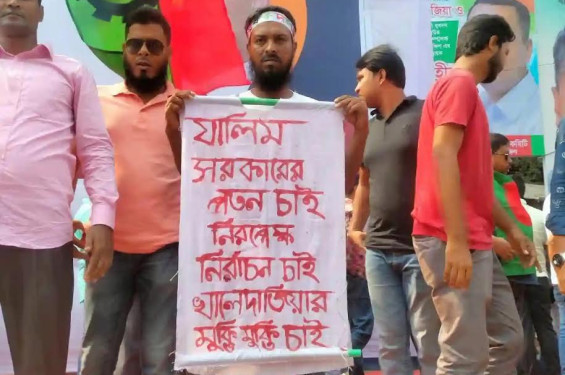 শ্রীমঙ্গলে গভীর রাতে বাসা থেকে ‘জুলাই যোদ্ধা’ বাবুল গ্রেপ্তার, থানায় মারধরের অভিযোগ স্ত্রীর; স্বজন ও স্থানীয়দের মুক্তির