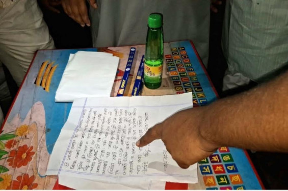 নরসিংদীতে যুবদল নেতার বাড়ির ফটকে কাফনের কাপড়, ‘জয় বাংলা, জয় বঙ্গবন্ধু’ স্লোগানসংবলিত চিরকুটে প্রাণনাশের হুমকির অভিযোগ