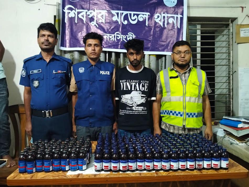 প্রাইভেটকারের ডালায় লুকানো ১৯৮ বোতল ফেনসিডিল, পুলিশের অভিযানে গ্রেফতার ১