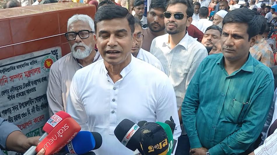 ‘সুষ্ঠুভাবে পূজা উদযাপন করার জন্য আমাদের দায়িত্ব দিয়েছেন, দেখভাল করার তাগিদ দিয়েছেন, আমাদের সরকার অসাম্প্রদায়িক সরকার