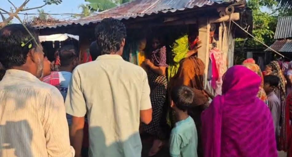 রাতে ঘুমন্ত অবস্থায় জামাইকে কুড়াল দিয়ে কুপিয়ে হত্যা করল শ্বশুর, ঘাতক আটক