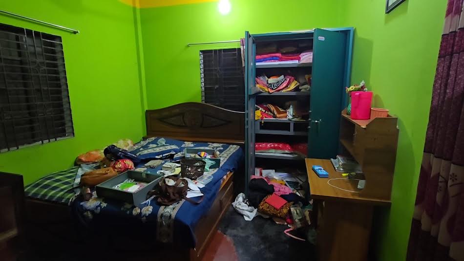 সৌদি প্রবাসীর বাড়িতে দুর্ধর্ষ চুরি: ৭ লাখ টাকা ও ১৭ ভরি স্বর্ণালংকার লুট