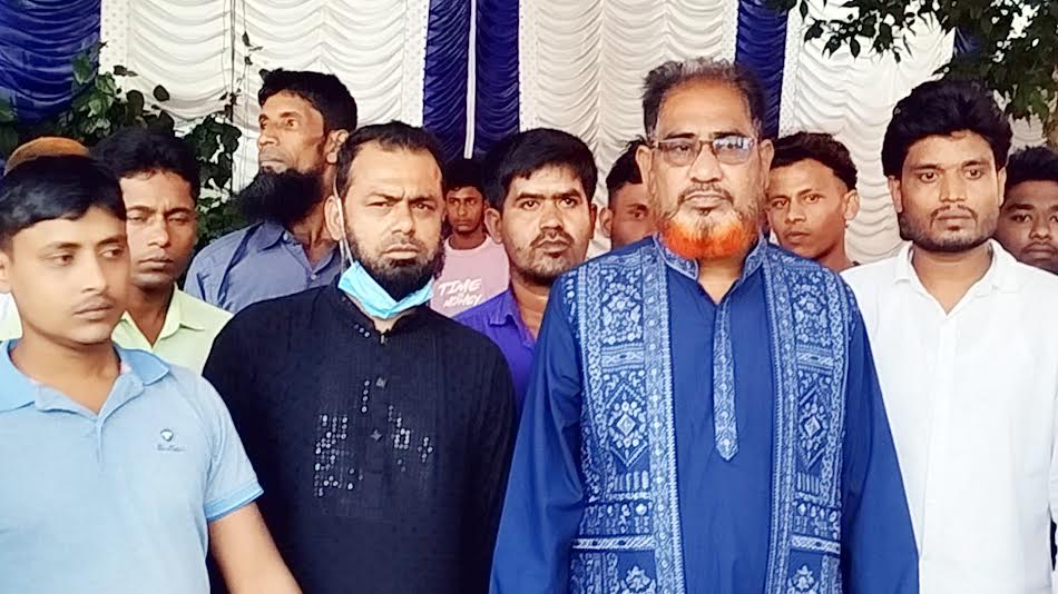 লোহাগড়ার নলদী ইউপি চেয়ারম্যান প্রার্থী মশিয়ার রহমানের পূজামণ্ডপ পরিদর্শন