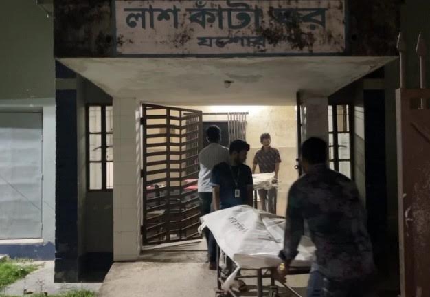 বেনাপোল-যশোর সড়কে দুই মোটরসাইকেলের সংঘর্ষে নিহত ৩, আহত ২