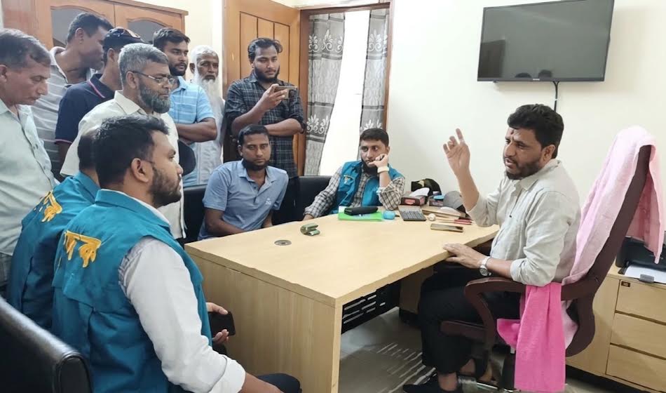 কালীগঞ্জ সাব-রেজিস্ট্রি অফিসে দুদকের অভিযান: ৪৩০০ টাকা উদ্ধার, ২০০ টাকা জরিমানা
