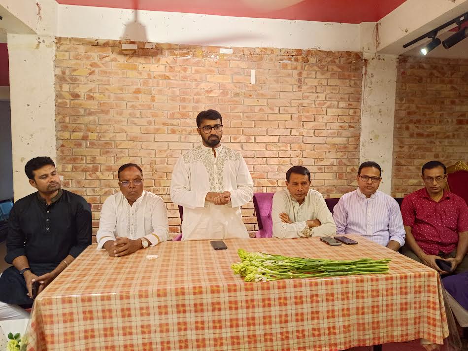 ঝিনাইদহ কলেজের শিক্ষক-কর্মচারীদের সঙ্গে রাশেদ খানের মতবিনিময়