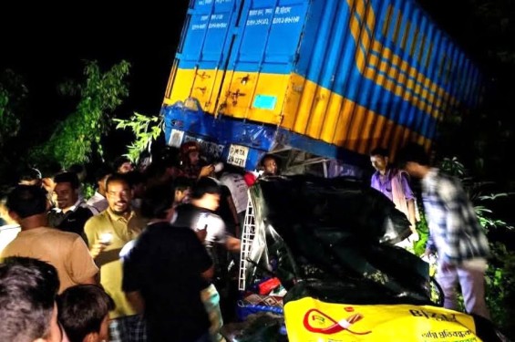 লক্ষ্মীপুরে কাভার্ড ভ্যান-অটোরিকশার সংঘর্ষে নিহত ১, আহত ৫