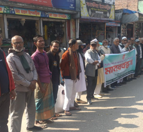 বীর প্রতীক আব্দুল হাই কানুকে লাঞ্ছিত করার প্রতিবাদে সাতক্ষীরায় মানববন্ধন