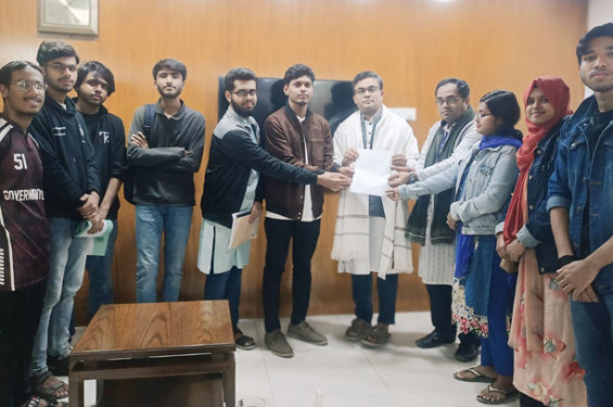 ডোপ টেস্ট চালুসহ চার দফা দাবিতে উপাচার্যকে স্মারকলিপি