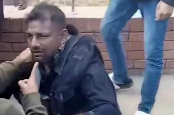 টাঙ্গাইল জেনারেল হাসপাতালে চোর সন্দেহে যুবককে পিটিয়ে হত্যা
