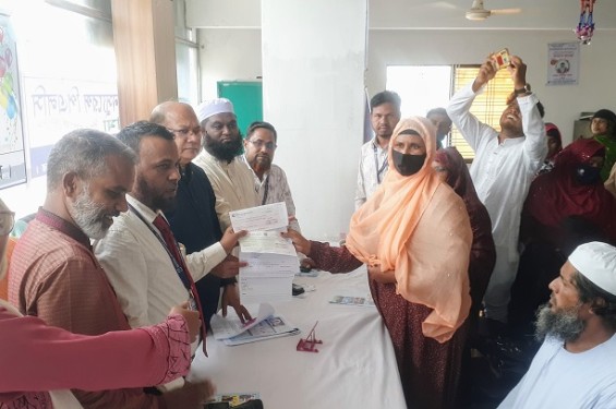 শেরপুরে ন্যাশনাল লাইফ ইনস্যুরেন্সের ৪০তম প্রতিষ্ঠাবার্ষিকীতে ৫ লক্ষ টাকার চেক প্রদান