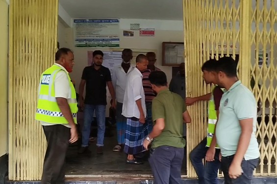 শৈলকুপায় ইউনিয়ন পরিষদে তালা দেওয়ার অভিযোগে বিএনপি নেতাসহ আটক ৬