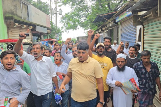 তারেক রহমানকে কটুক্তির প্রতিবাদে রূপগঞ্জে বিক্ষোভ