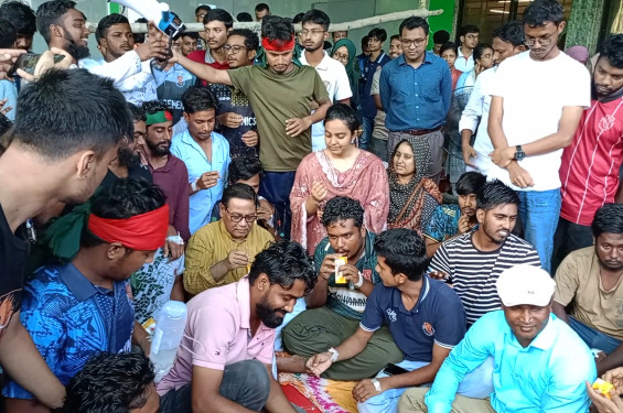 রবীন্দ্র বিশ্ববিদ্যালয়ের ক্যাম্পাস স্থাপন একনেকে অনুমোদন: অনশণ ভেঙে আনন্দ উল্লাসে শিক্ষার্থীরা