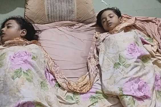 নোয়াখালীতে পুকুরের ঘাটলায় শামুক ধরতে গিয়ে ২ বোনের মৃত্যু