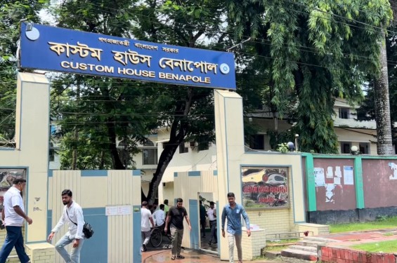 বেনাপোল কাস্টমস  হাউজ ও বন্দর খোলা তবে ব্যবসায়ীদের উপস্থিতি নেই