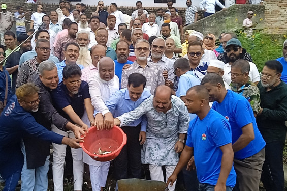 নওগাঁয় বিএনপির ৪৭তম প্রতিষ্ঠাবার্ষিকী উপলক্ষে  মাছের পোনা অবমুক্ত করন