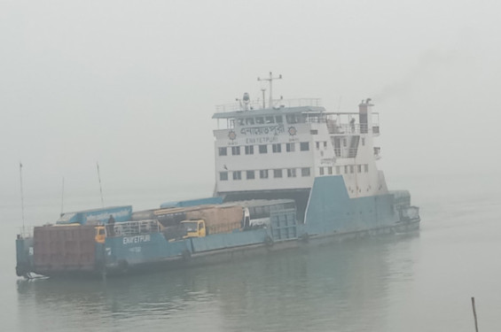 দৌলতদিয়া-পাটুরিয়া রুটে ফেরি চলাচল স্বাভাবিক