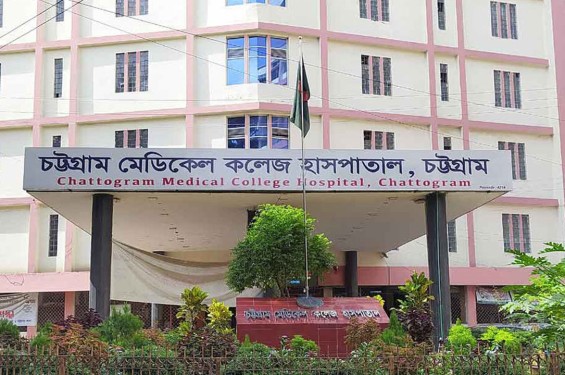 চট্টগ্রামে ৯ তলা ভবন থেকে পড়ে তিন শ্রমিকের মৃত্যু