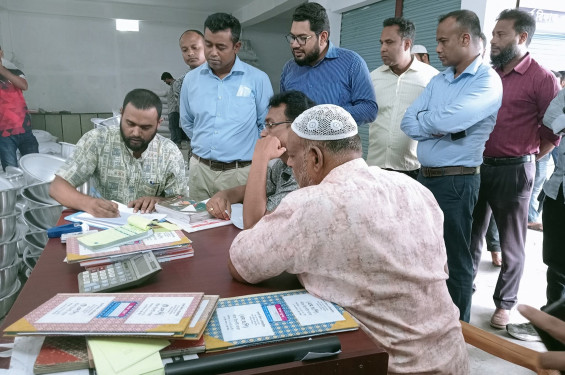 কালীগঞ্জে উচ্চমূল্যে সার বিক্রির অভিযোগে ভ্রাম্যমাণ আদালতে জরিমানা