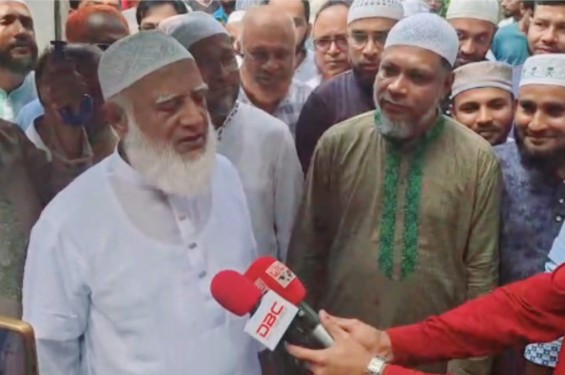দেওয়ান সিরাজুল ইসলাম মতলিবের কবর জিয়ারত ও পরিবারের সদস্যদের সাথে সাক্ষাৎ করলেন আমীরে জামায়াত