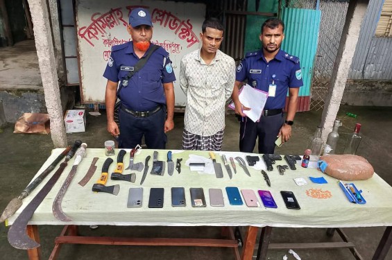 ফরিদপুরে অস্ত্র-গাঁজাসহ এক জন গ্রেফতার