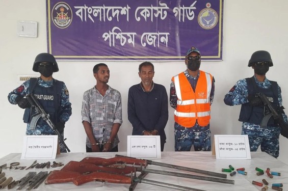 কোষ্টগার্ডের অভিযানে অস্ত্র-গুলিসহ আটক-২