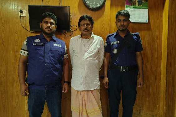 সন্দ্বীপ উপজেলা আ, লীগ সভাপতি   ককটেলসহ শ্বশুর বাড়ি হাতিয়া  থেকে গ্রেপ্তার