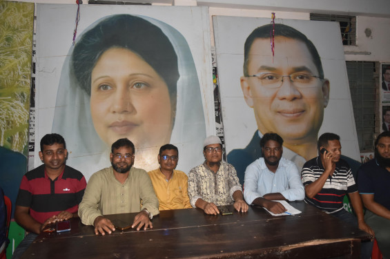 পূজা উপলক্ষে নওগাঁ জিয়া সংসদের সংবাদ সম্মেলন