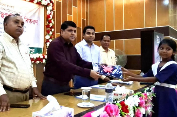 লক্ষ্মীপুরে দরিদ্র ১৫০০ শিক্ষার্থী পাচ্ছে নতুন স্কুলল্ড্রেস