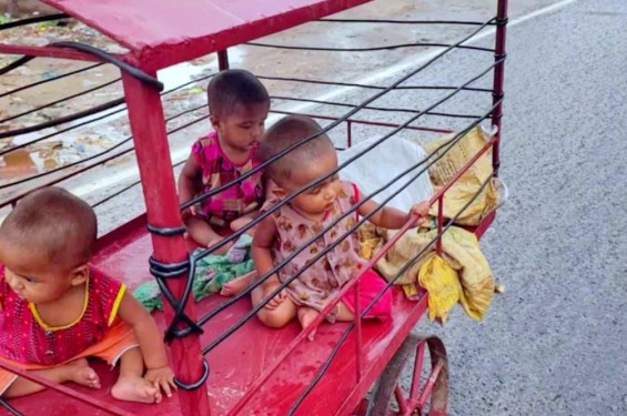 মায়ের বানানো লোহার খাঁচায়ই ৪ শিশুর বসবাস