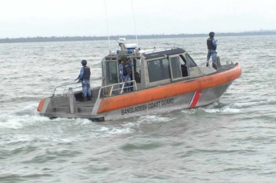 মিয়ানমার নৌবাহিনীর গুলিতে বিদ্ধ বাংলাদেশি ২ জেলে