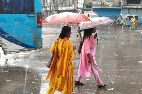 নগরজীবনে স্বস্তির বৃষ্টি