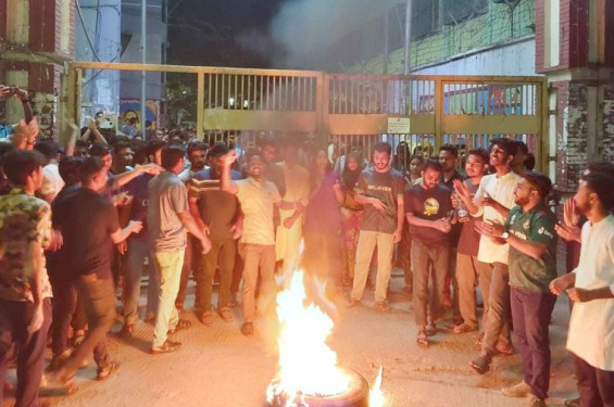 ছাত্রীর আত্মহত্যার ঘটনায় উত্তাল জবি