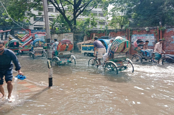 ঢাকায় বৃষ্টিতে ভোগান্তি  অলিগলির জলজটে
