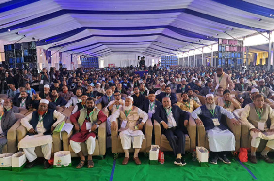 সোহরাওয়ার্দী উদ্যানে ছাত্রশিবিরের সম্মেলন চলছে