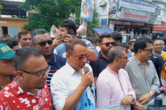 ফরিদপুর- ভাঙ্গা মহাসড়ক চার লেন উন্নতি করার দাবিতে মানববন্ধন