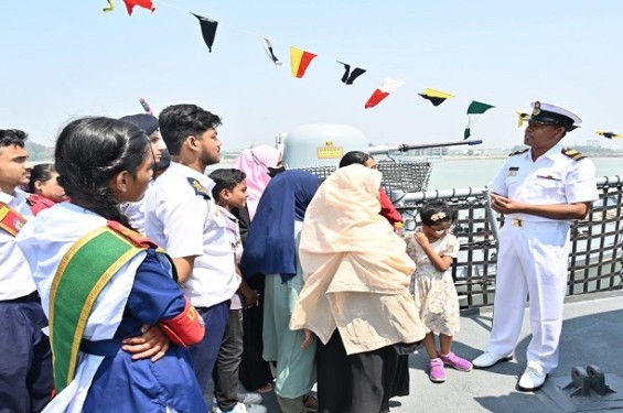 মহান স্বাধীনতা ও জাতীয় দিবস উপলক্ষ্যে নৌবাহিনীর জাহাজ সর্বসাধারণের জন্য উন্মুক্ত ছিলো