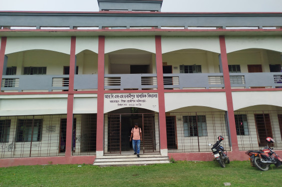 নড়াইলের ভবানীপুর স্কুলের প্রধান শিক্ষককে লাঞ্ছিত, ‘মব সৃষ্টি’ করে সহকারী শিক্ষককে মারধরের অভিযোগ