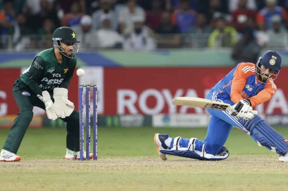এশিয়া কাপ  : শেষ ওভারের রোমাঞ্চে পাকিস্তানকে হারিয়ে নবম শিরোপা জিতল ভারত