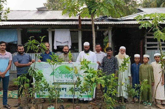 গ্রীণ সন্দ্বীপের বৃক্ষরোপণ কর্মসূচীর উদ্বোধন: ‘পরিবেশের ভারসাম্য রাখতে হলে, গাছ লাগাতে হবে বেশী করে’