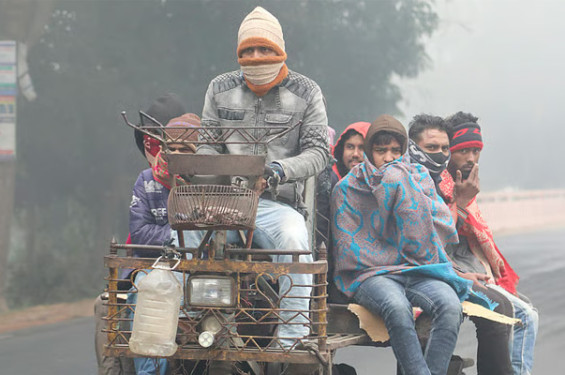ভয়াবহ শীতে কাঁপছে দেশ