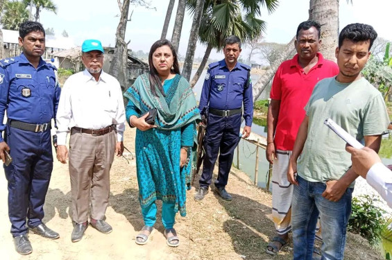 পঁচা ডিমে মাছ চাষ, দুর্গন্ধে অতিষ্ঠ জনপদ, ক্ষেতলালে পুকুর মালিককে ৫০ হাজার টাকা জরিমানা