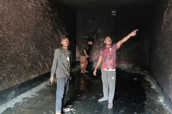 মহেশপুরে বিএনপির কার্যালয়ে দুর্বৃত্তদের আগুন, ককটেল বিস্ফোরন