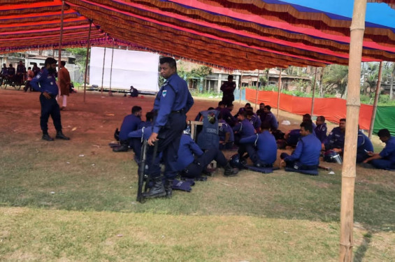 কালীগঞ্জে ইফতার মাহফিলকে কেন্দ্র করে ১৪৪ ধারা জারি পরিস্থিতি নিয়ন্ত্রনে পুলিশ মোতায়েন