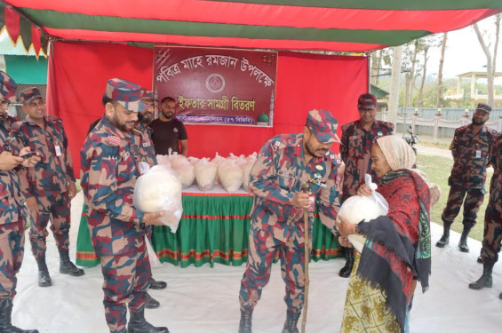 আলীকদম ব্যাটালিয়ন (৫৭ বিজিবি) এর  রমজান উপলক্ষে ইফতার সামগ্রী বিতরণ ও এতিমখানায় আর্থিক অনুদান