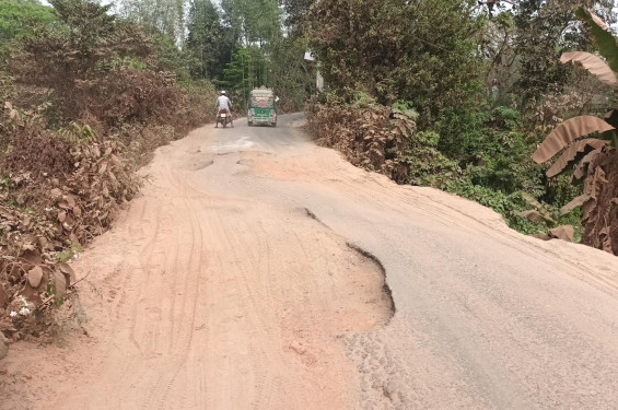 বেহাল দশা নবীনগর–শ্যামগ্রাম সড়ক প্রতিদিন দুর্ঘটনা, দুর্ভোগে লক্ষাধিক মানুষ