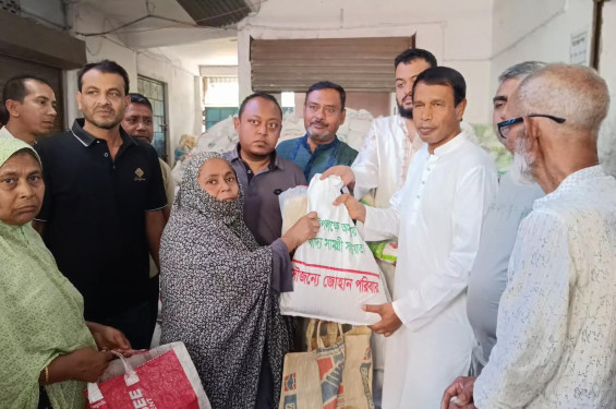 ঝিনাইদহে সাড়ে ৭ হাজার অসহায় পরিবারের মাঝে খাদ্য সামগ্রী বিতরণ